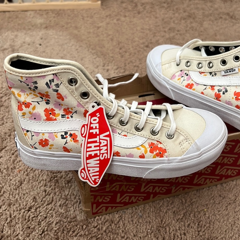 Womens Bali hi vans size 5